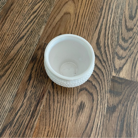 Small White Textured Planter Pot - Picture 2 of 4